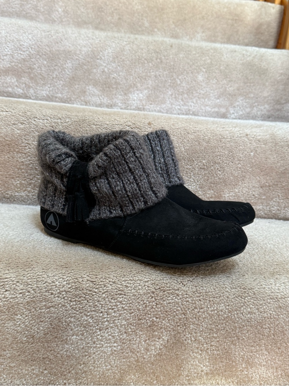 Airwalk Womens Black Suede Knit Cuff Moccasin Ankle Boots Tassels Size 10